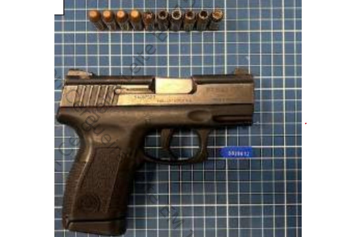Criança leva arma carregada para creche nos EUA e pai é preso