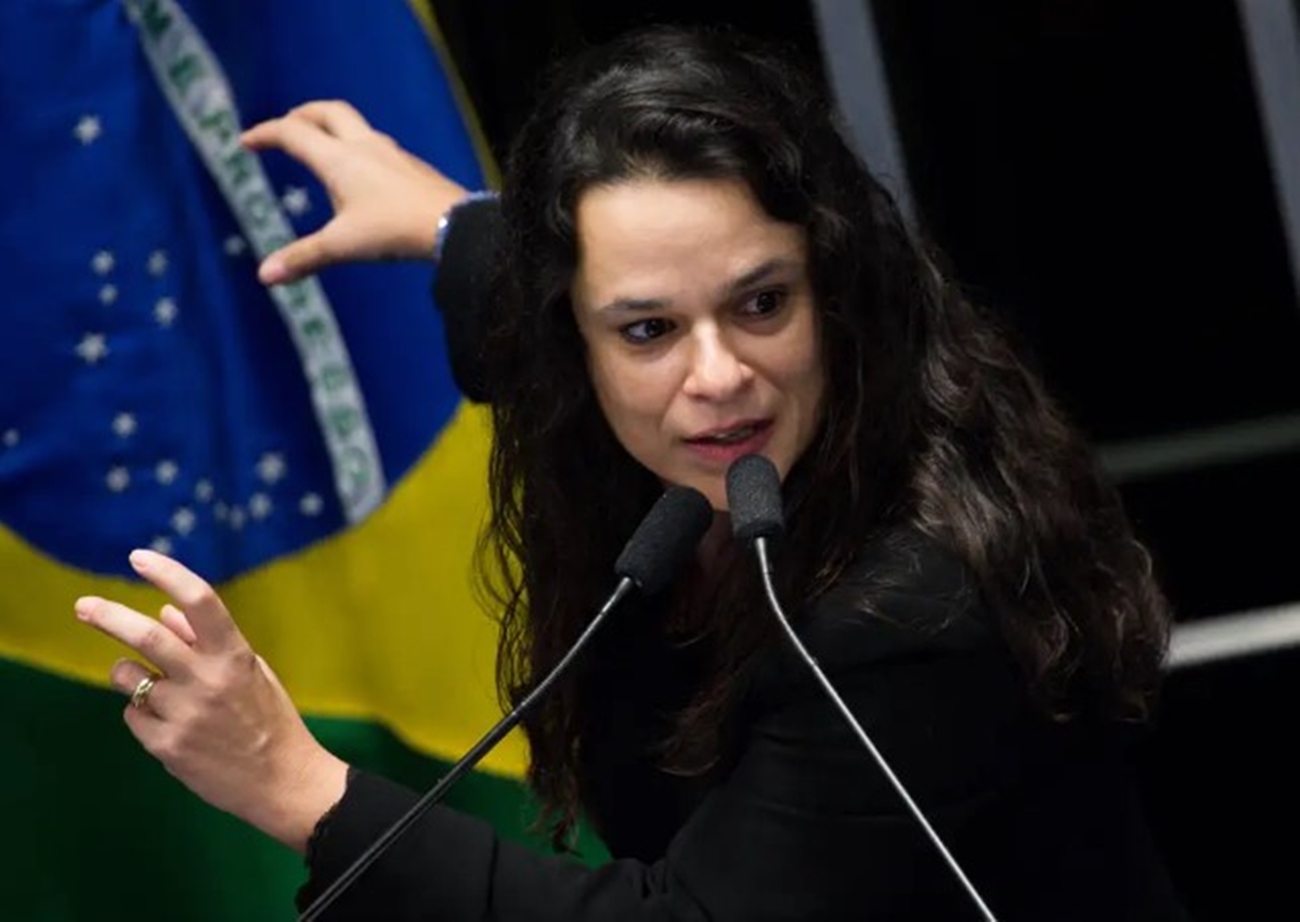 Jingle de Flávio coloca autora do impeachment de Dilma para dançar