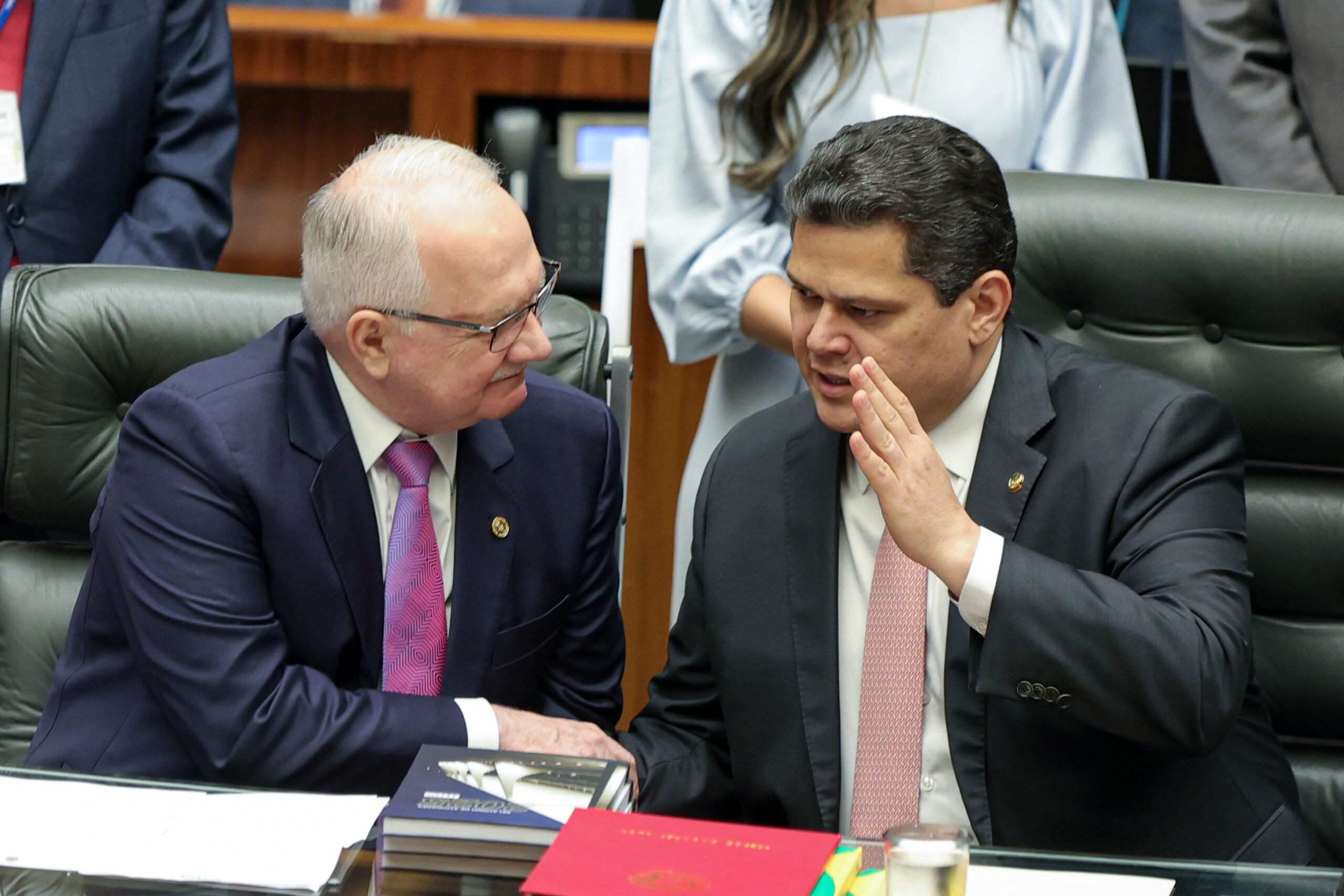 Por reeleição, Alcolumbre acena para PEC que limita mandatos no STF