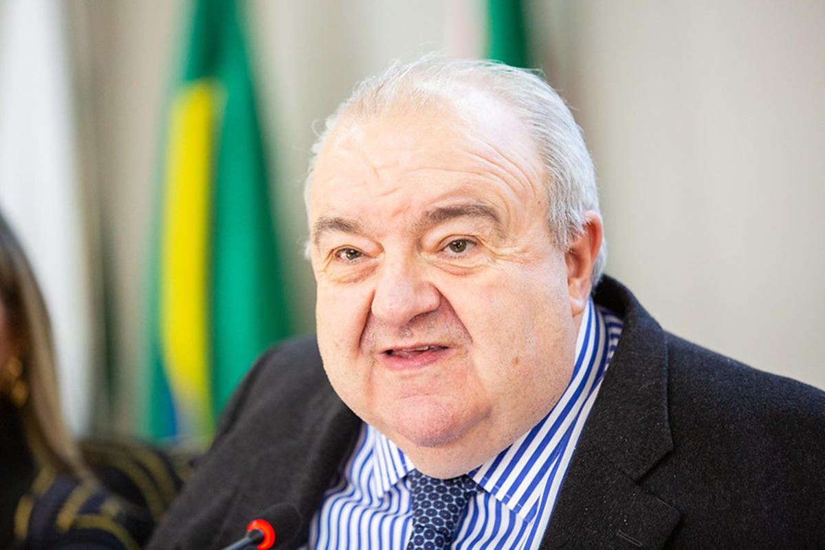 Rafael Greca desiste de candidatura ao governo do Paraná e aceita vice de Sandro Alex