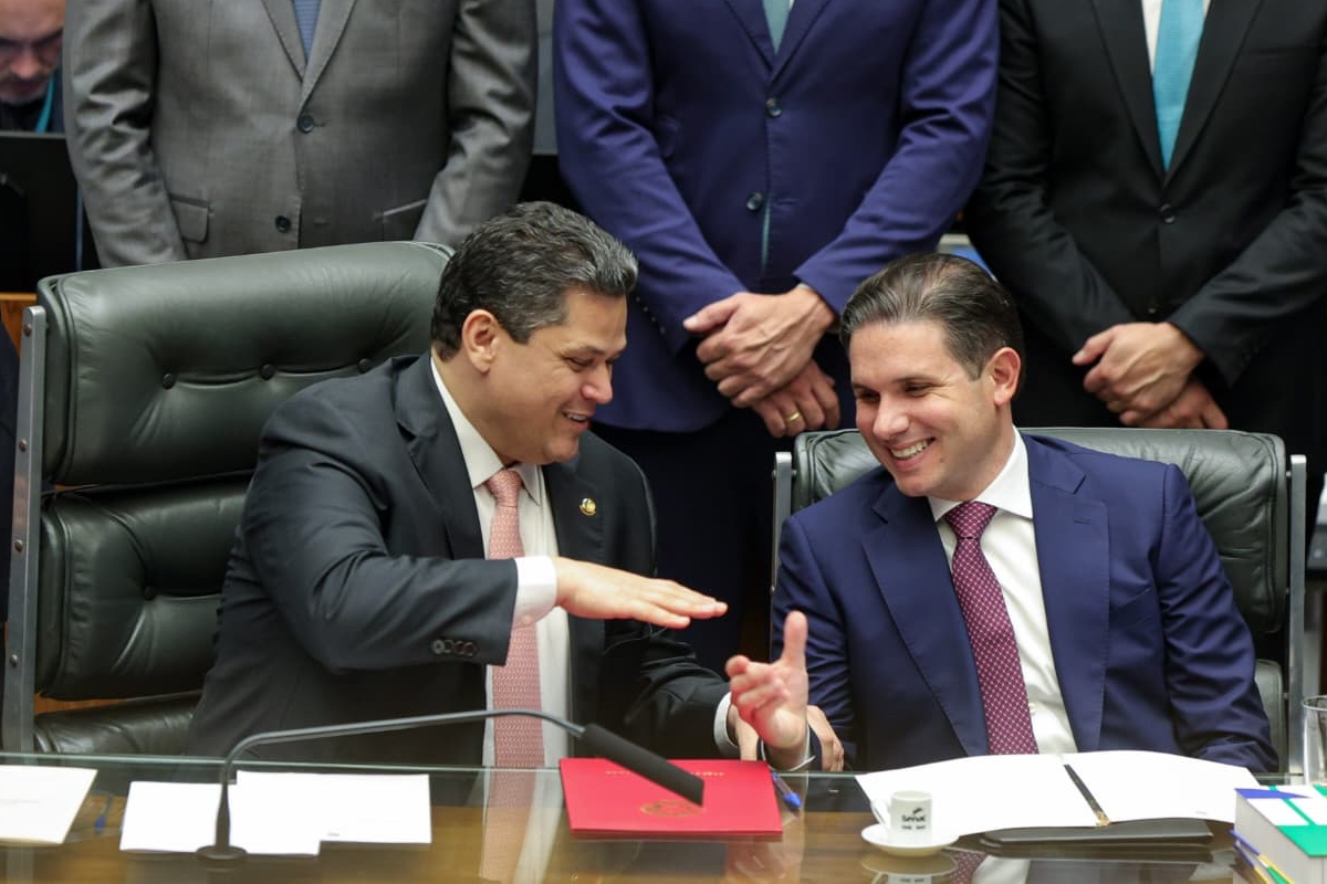 Alcolumbre e Motta são os líderes com pior imagem, mostra AtlasIntel