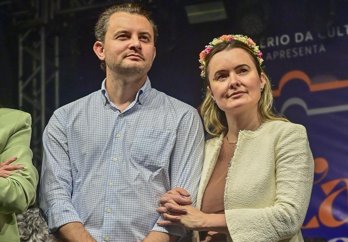 TRE libera slogan "Meu voto é casado" para Zanatta e marido em SC