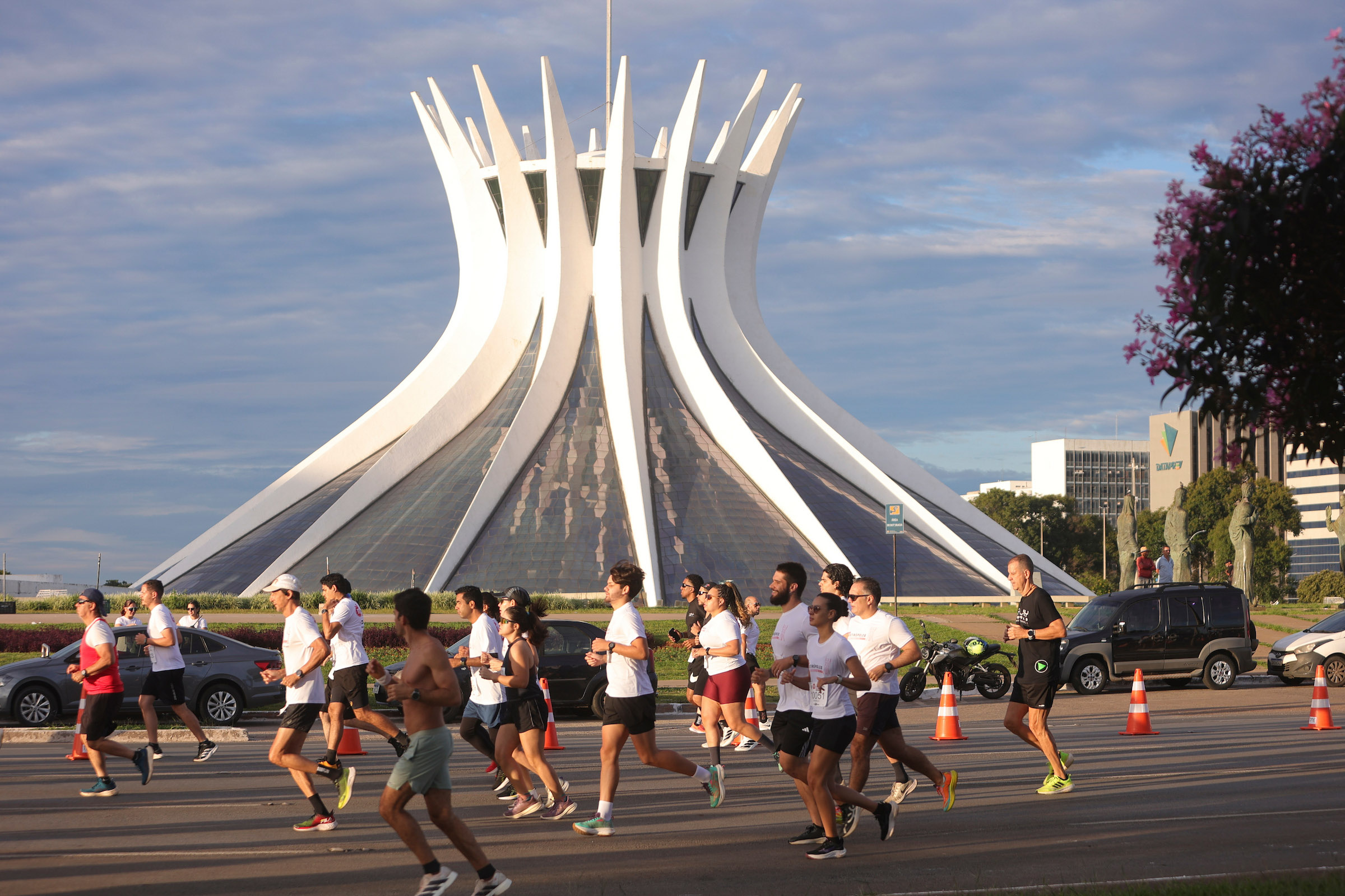 Metrópoles Endurance Corrida: médico explica benefícios de correr à noite
