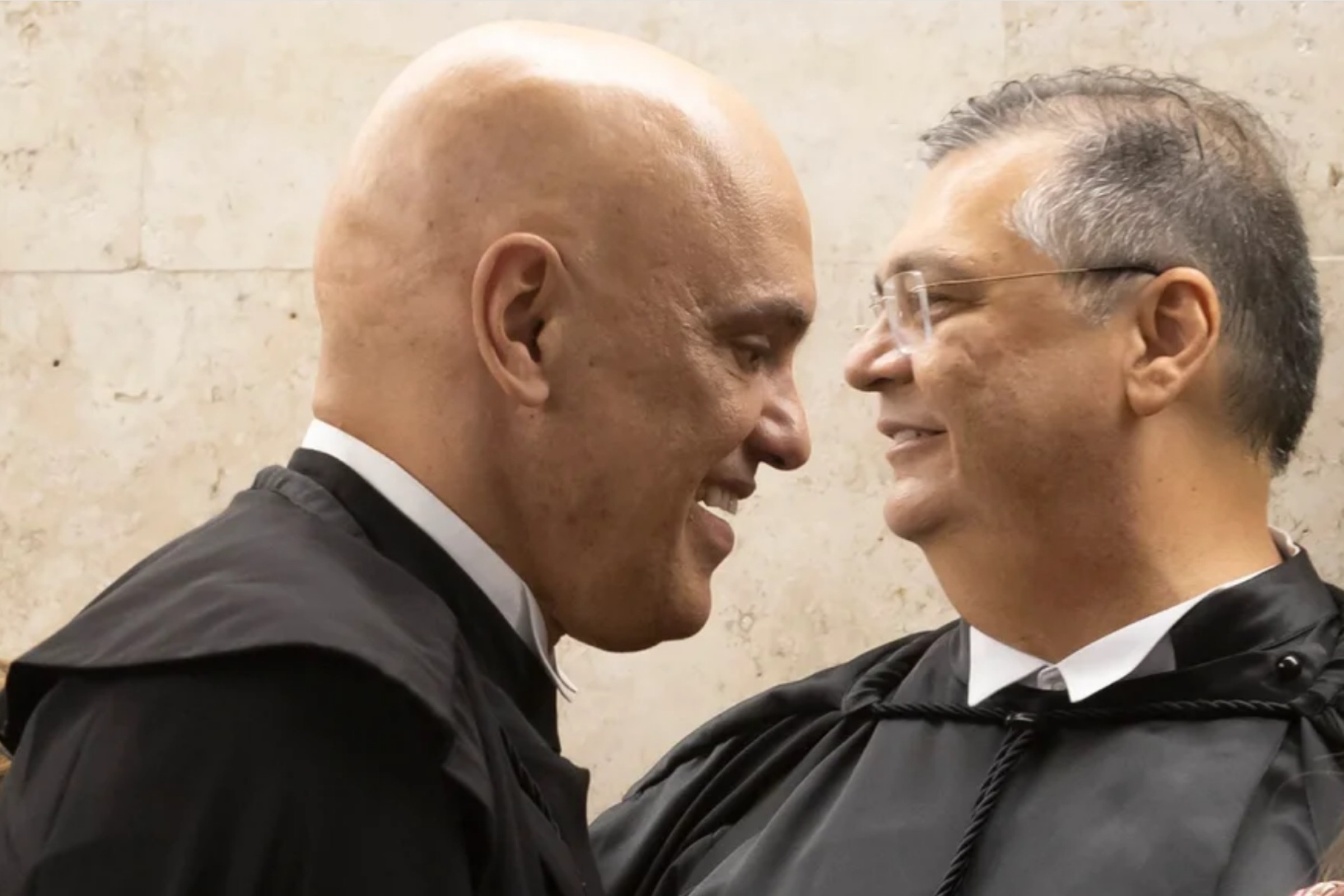 Dino e Moraes sugerem revisão da dispensa de diploma para jornalista - QTU Questões do Universo