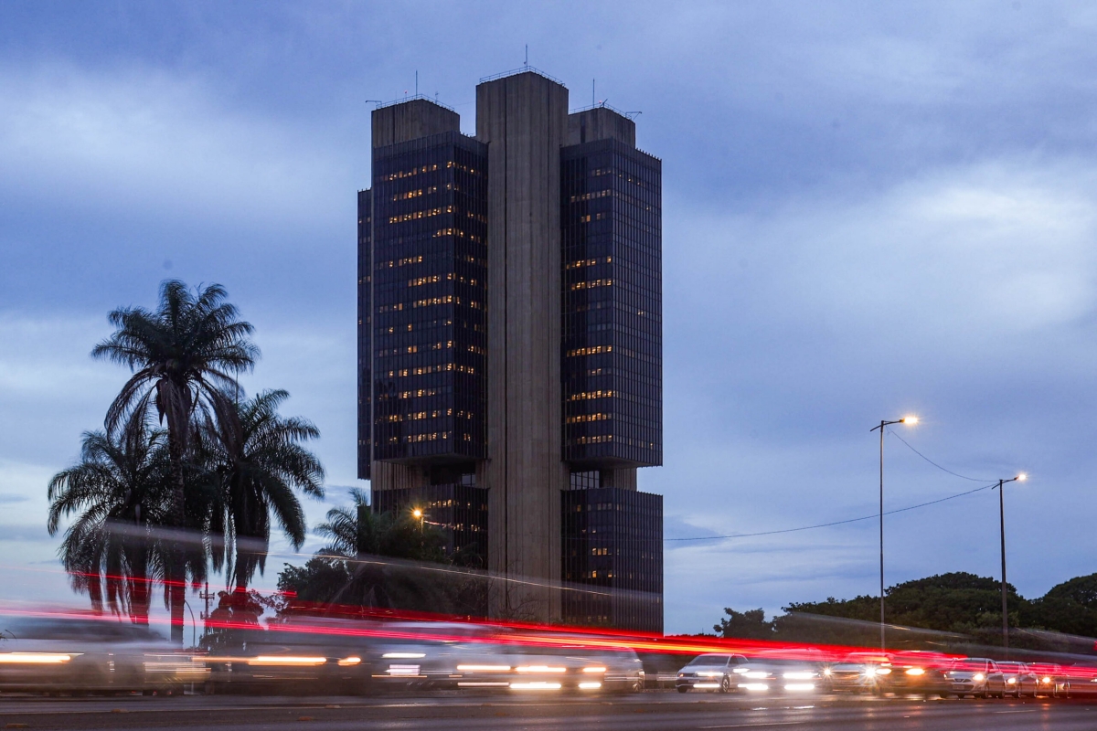 Focus: mercado projeta Selic a 13,75% até fim de 2026 e inflação menor