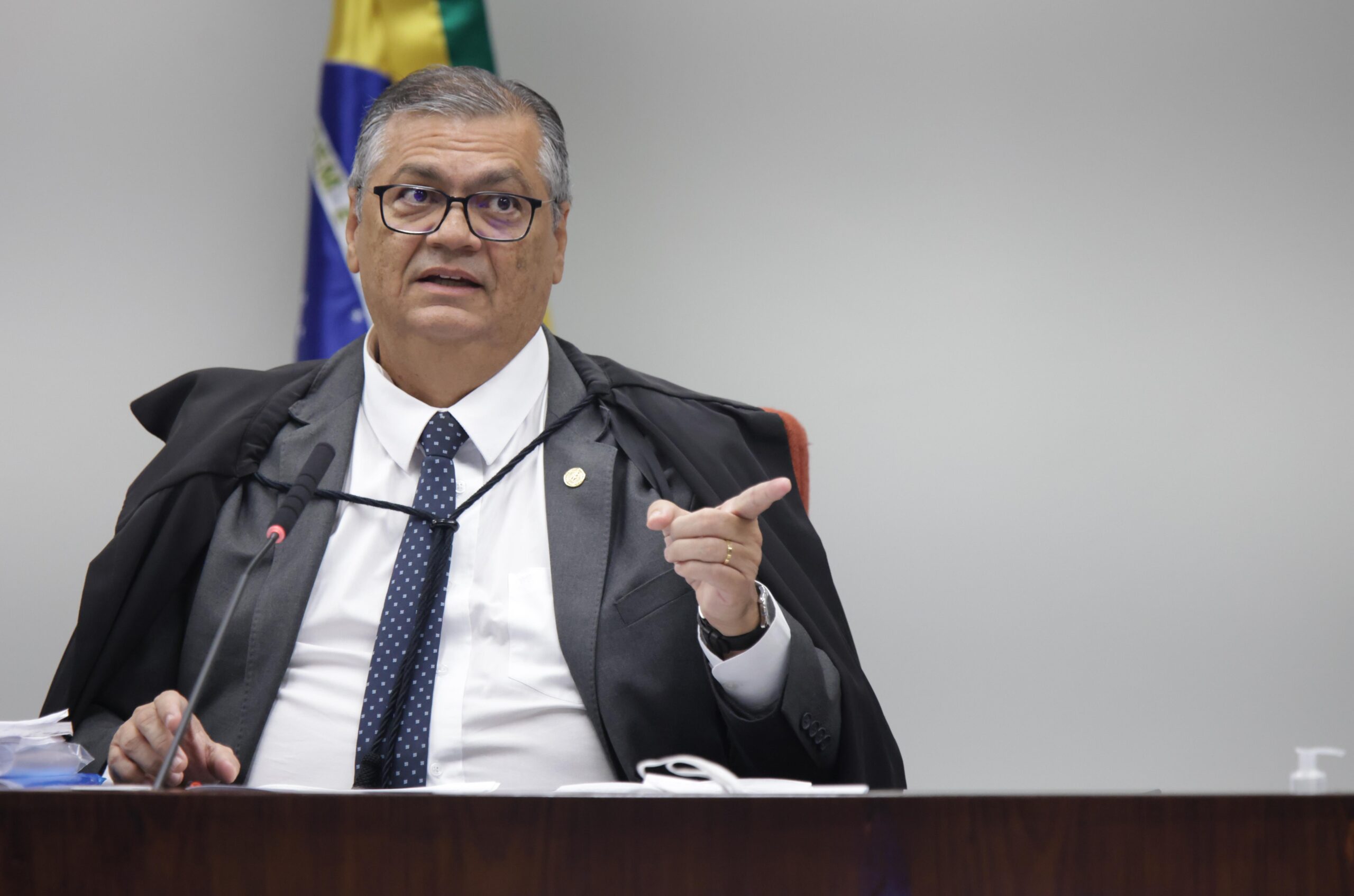 Nas redes, Dino defende debate "legítimo" sobre diploma de jornalista