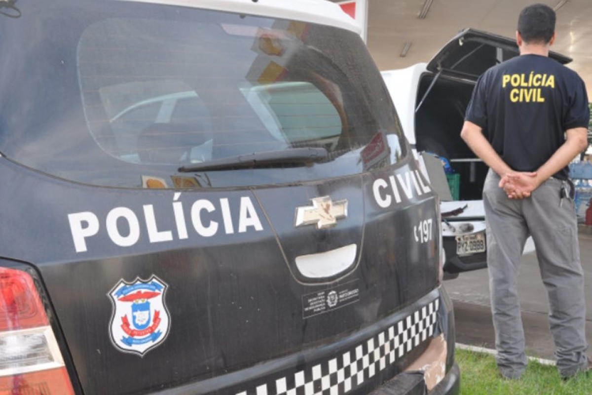 Homem tenta matar esposa com chave Phillips, se arrepende e busca socorro