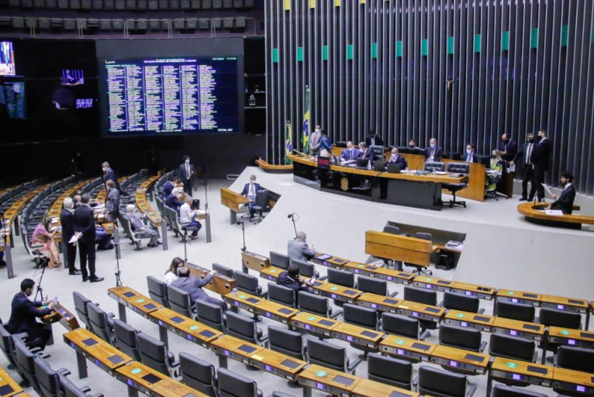 Câmara abre concurso com 66 vagas imediatas e salário acima de R$ 32 mil