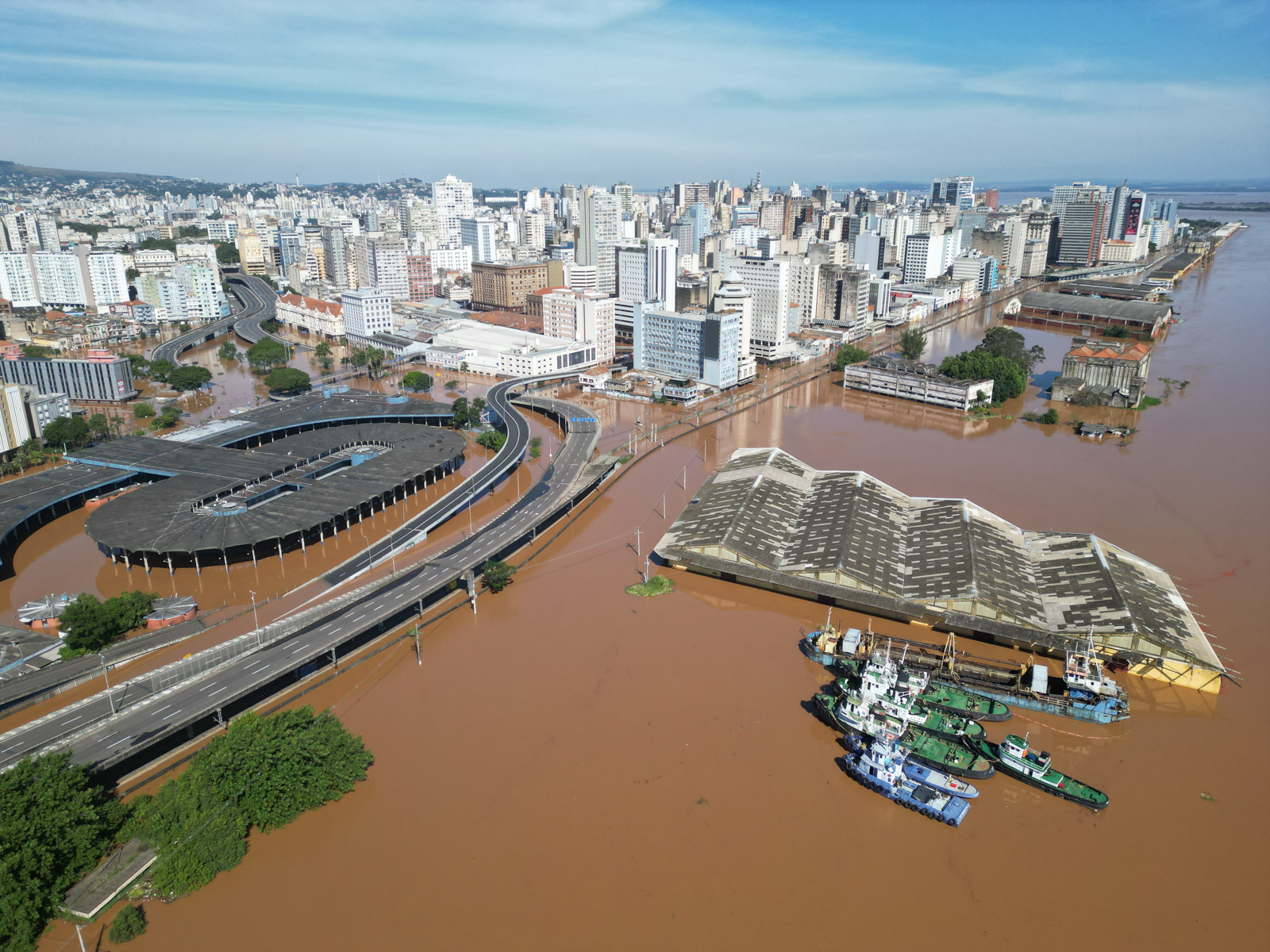 Chuvas deixam Rio Grande do Sul sob alerta vermelho com risco de inundações