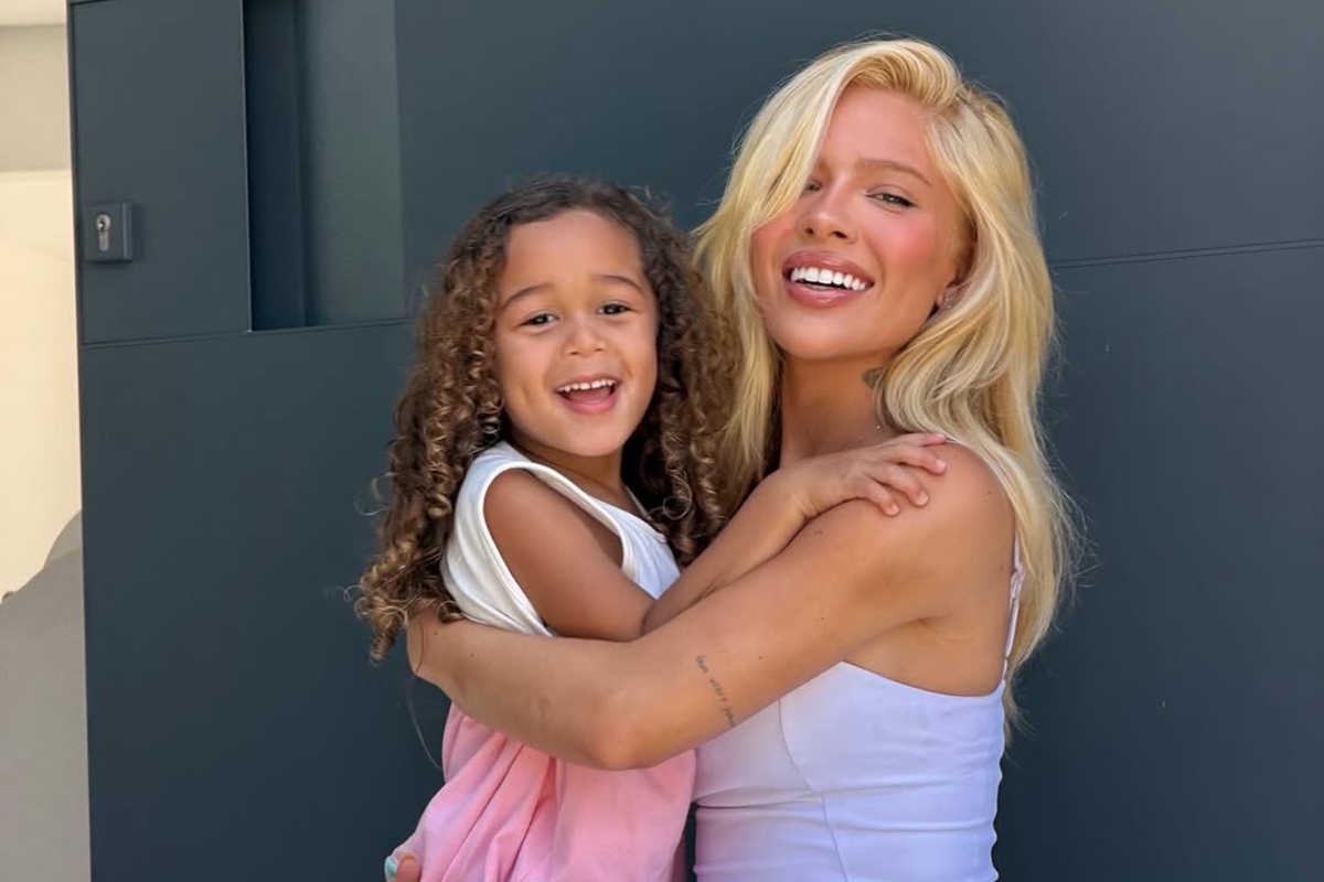 Karoline Lima com a filha, Cecilia