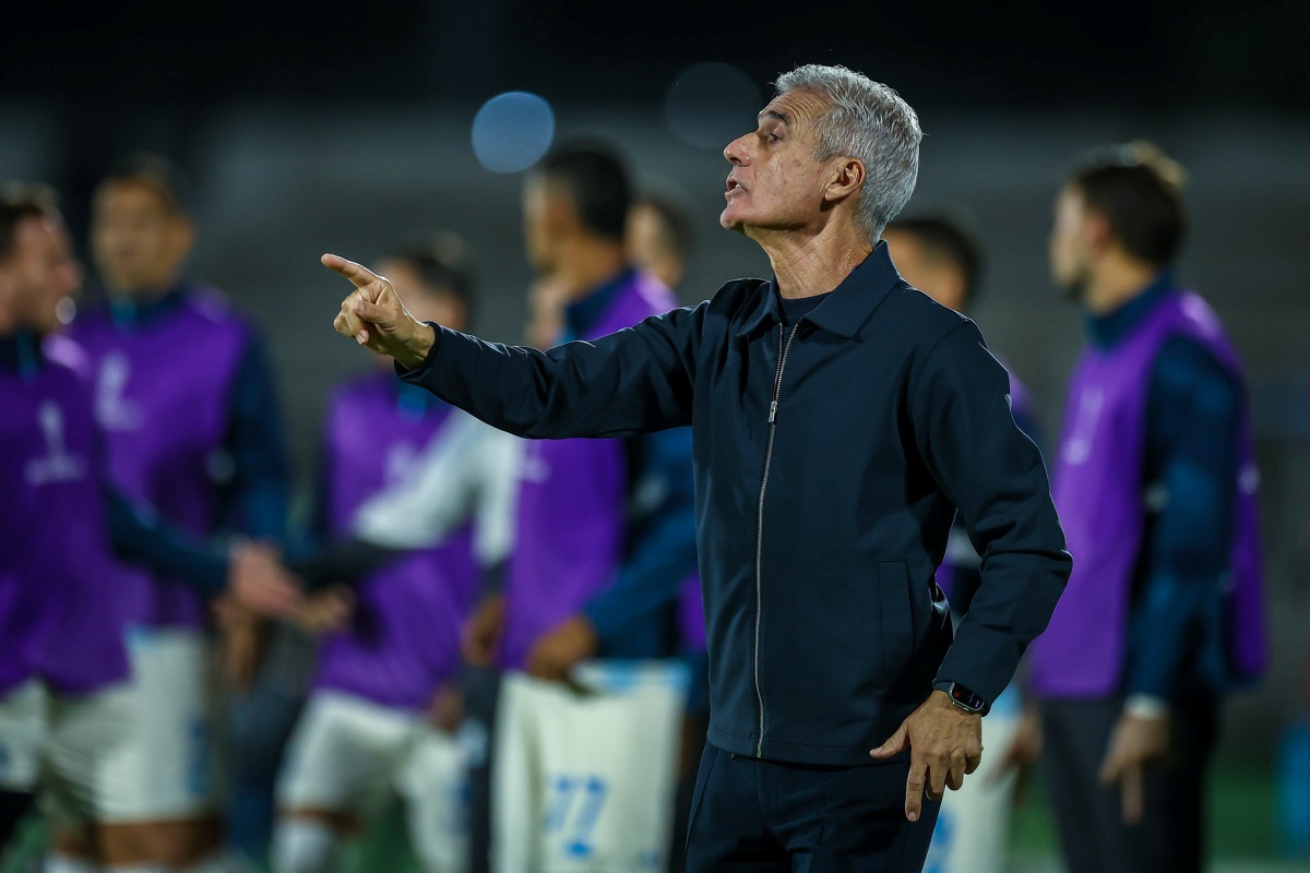 Luís Castro comenta apoio da torcida e destaca Renato Gaúcho
