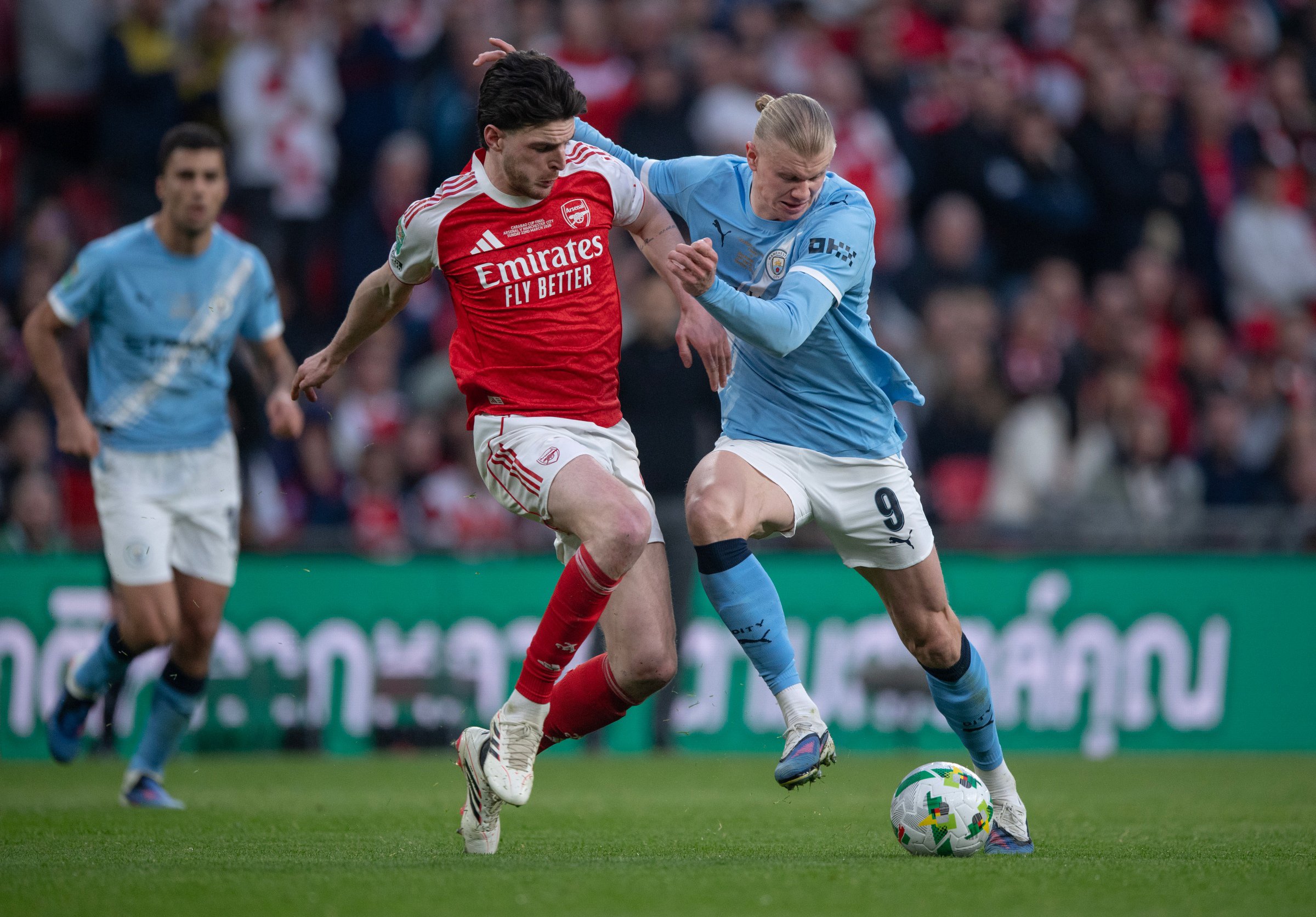 Arsenal e Manchester City Disputam a Supercopa da Inglaterra em Grande Estilo