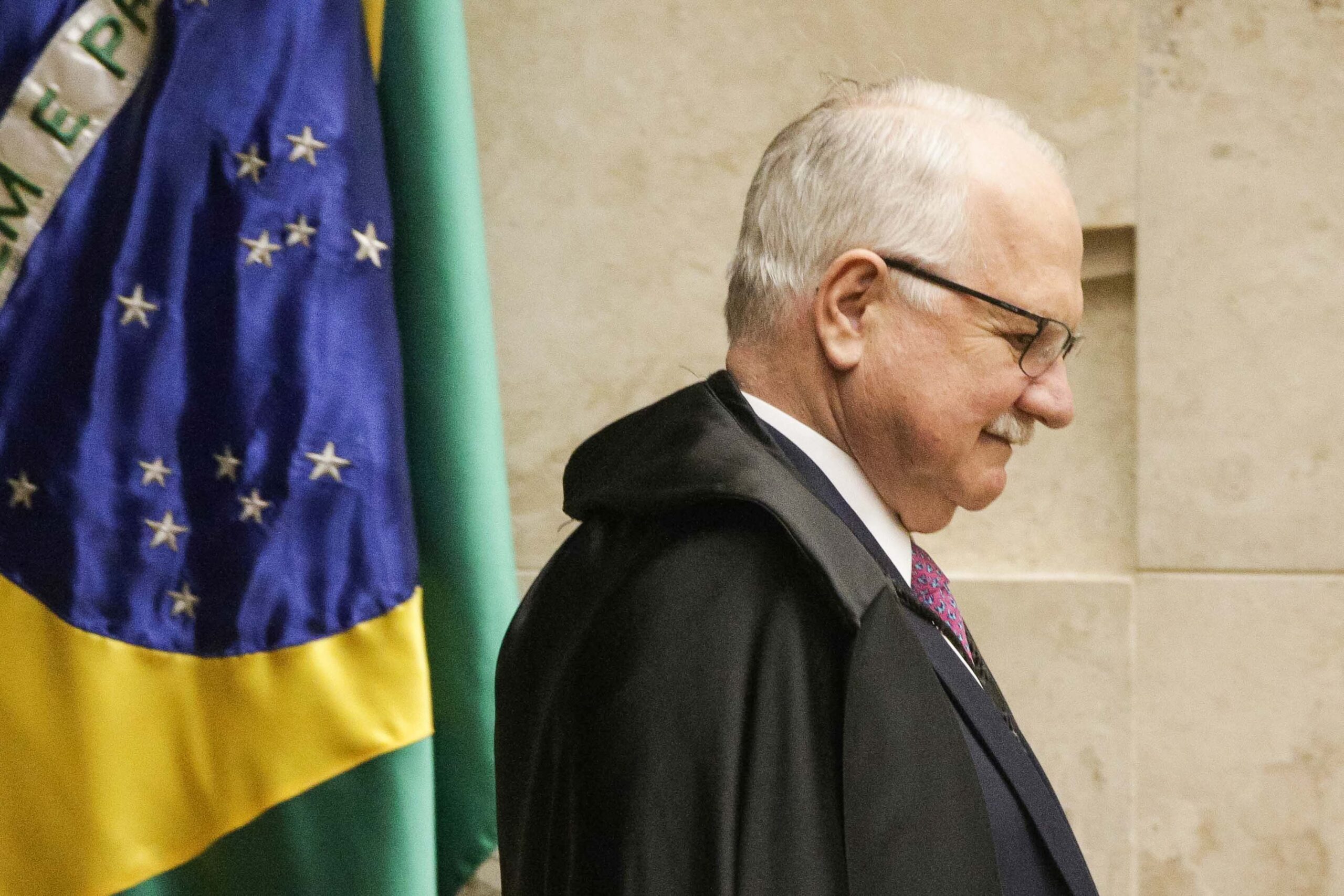 Ministro Edson Fachin no plenário