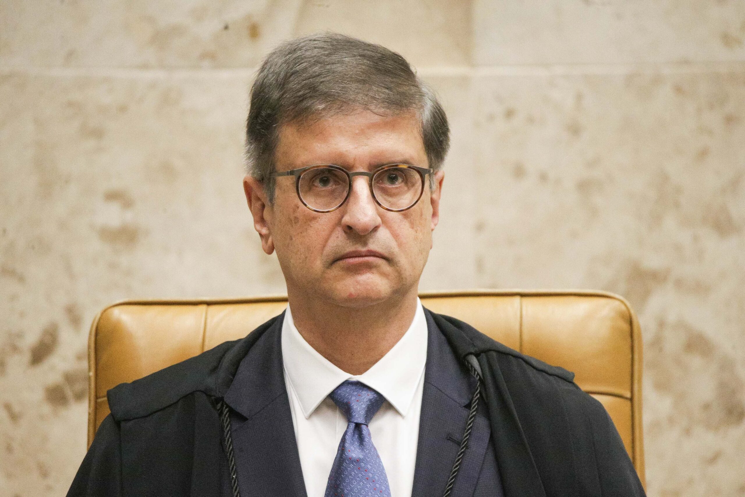 Vorcaro levou filho de Paulo Gonet a Londres, indicam mensagens