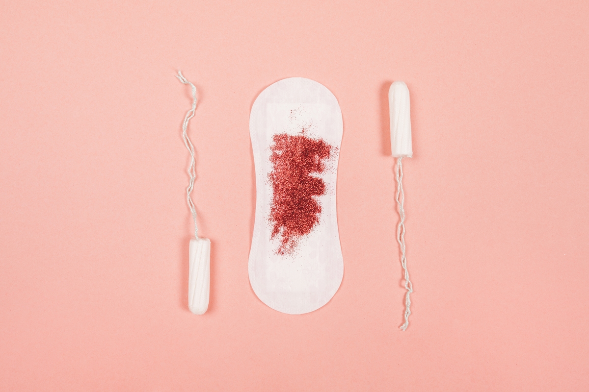 Fluxo menstrual intenso pode indicar alterações hormonais ou doenças