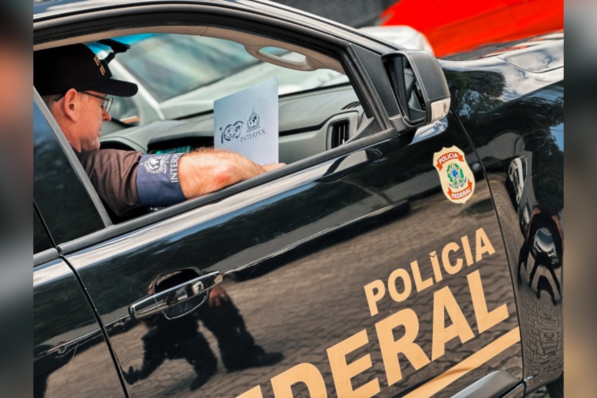 PF extradita mineiro procurado pela Interpol por golpe com celulares