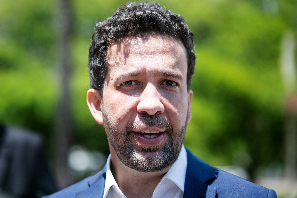Janones diz que Ana Elisa "desperta inveja" na "velharada" da esquerda