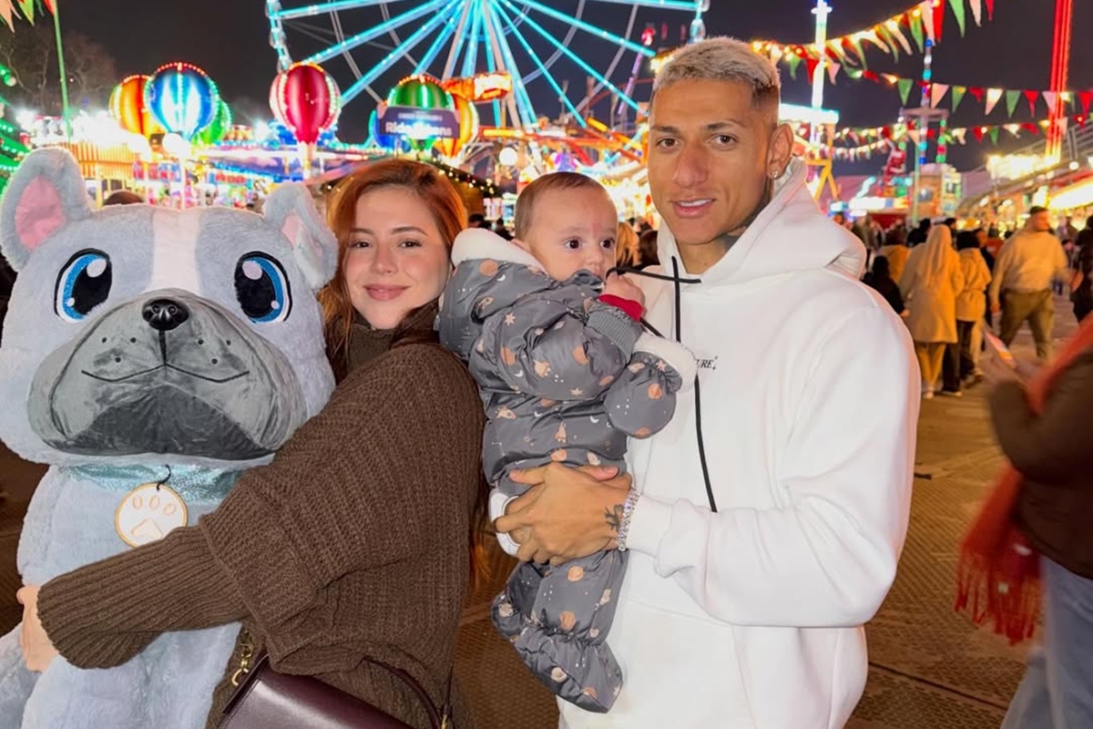 Jogador fora da Copa supera convocados em engajamento nas redes 18 Amanda e Richarlison com o filho