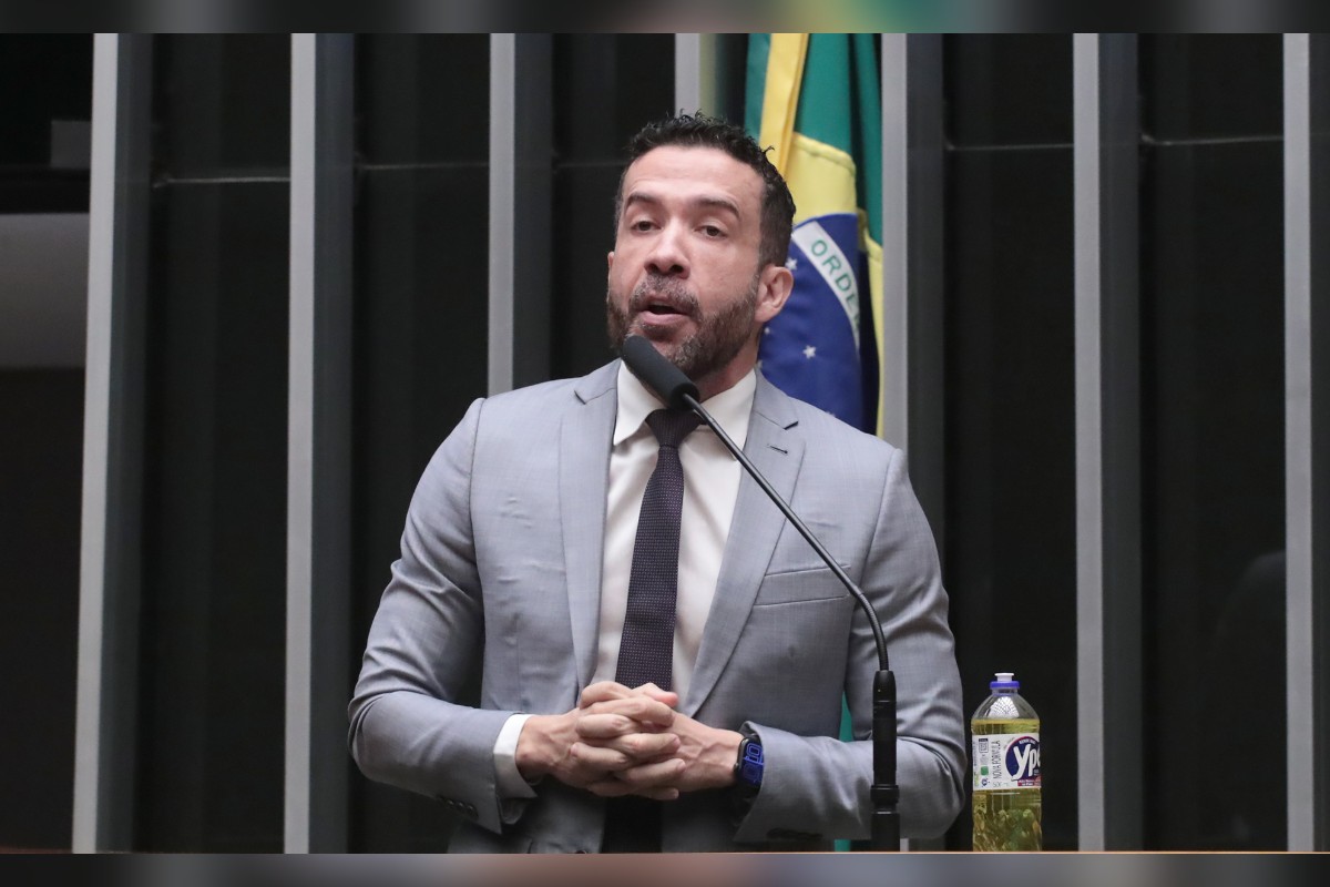 Janones reage à suspensão do "Exército do Lula": "Acredito na Justiça"