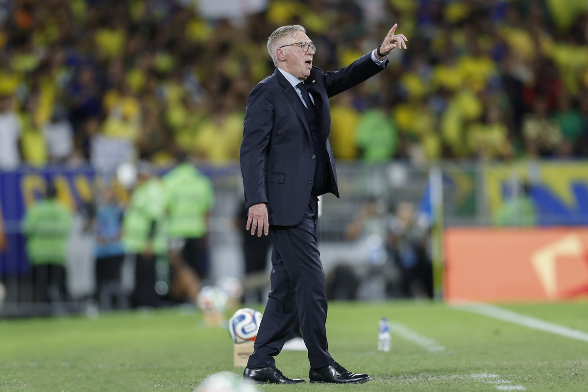 Carlo Ancelotti durante treino da seleção
