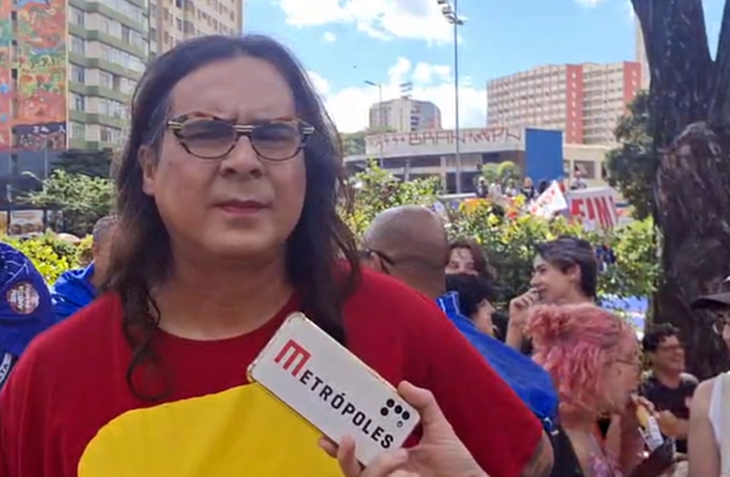 Duda Salabert diz que Flávio Bolsonaro fugiu: "Lei é só para os outros"