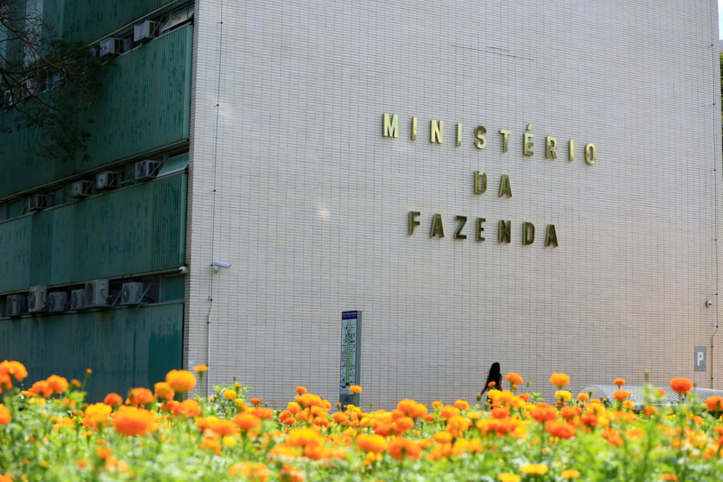 Fazenda mantém em 2,3% a projeção de alta do PIB em 2026