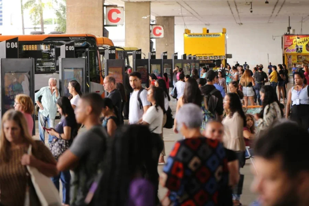 Setor produtivo brasileiro se posiciona contra votação da PEC da escala 6x1