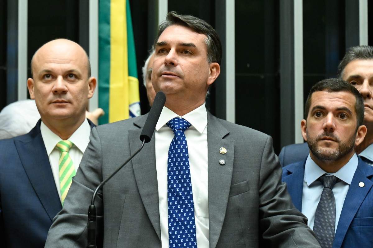 Tarifaço: nos EUA, Flávio busca barrar discurso de soberania de Lula