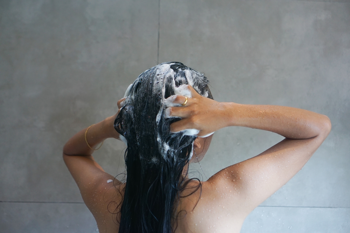 A Importância do Cuidado com o Couro Cabeludo na Rotina de Skincare