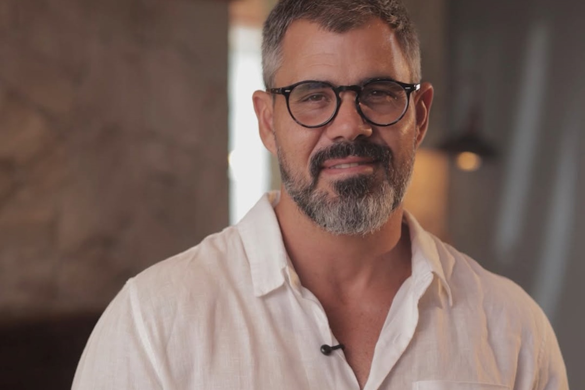 Juliano Cazarré rebate ex-babá e nega jornada abusiva