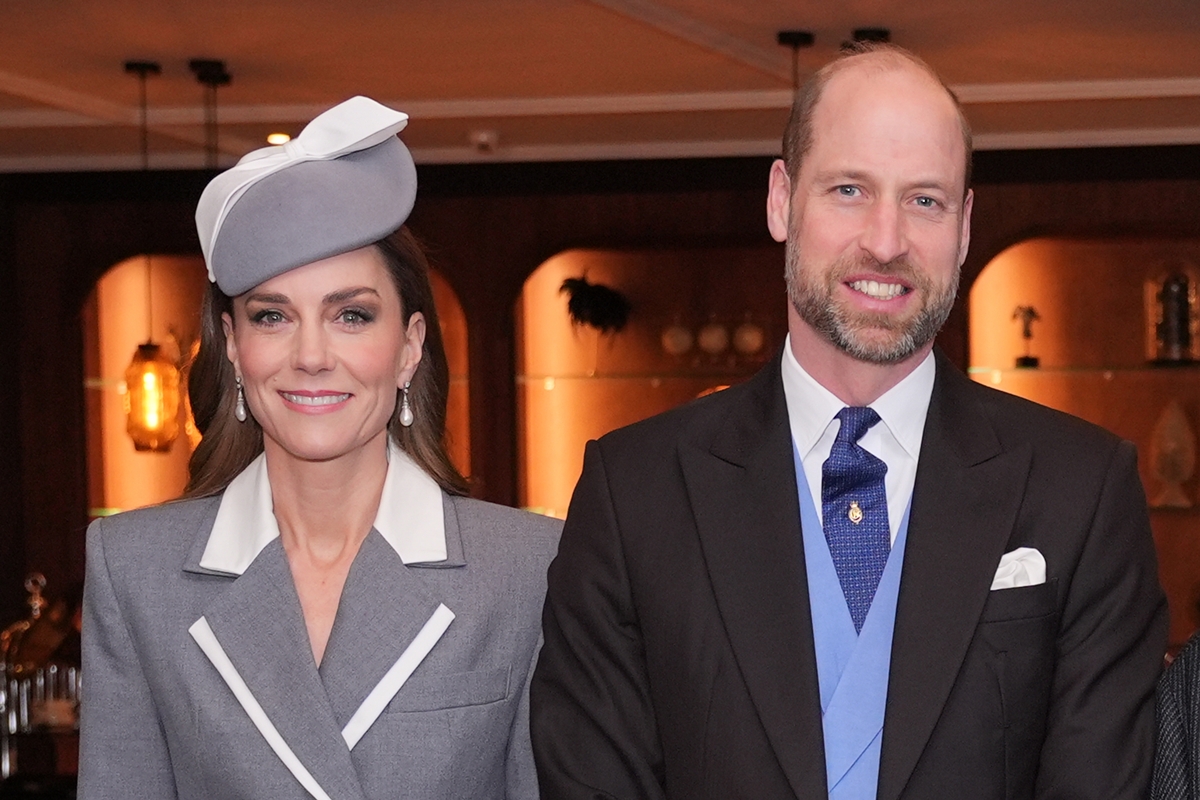 Foto colorida de mulher e homem posando para fotos - Kate e William, Metrópoles