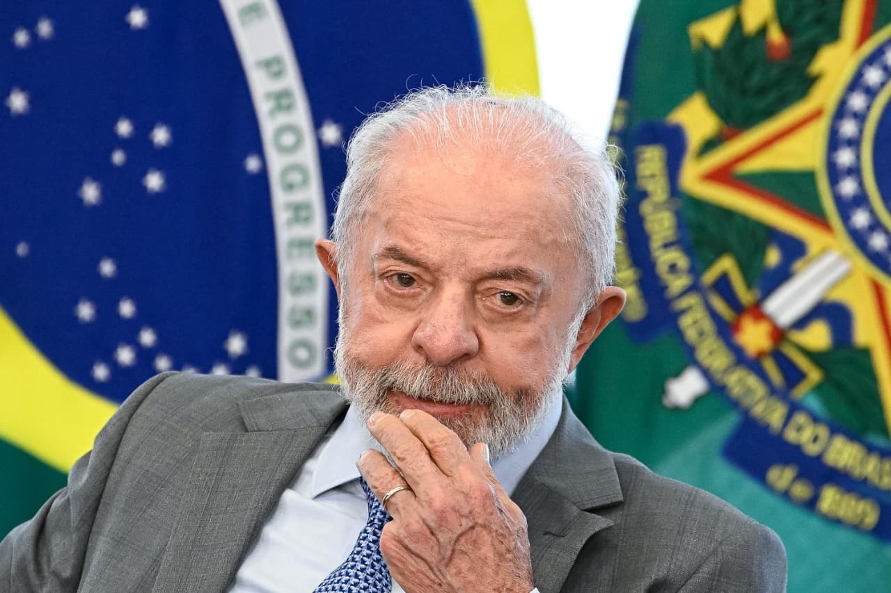 Lula Expressa Descontentamento com Banqueiros após Jantar com Flávio Bolsonaro