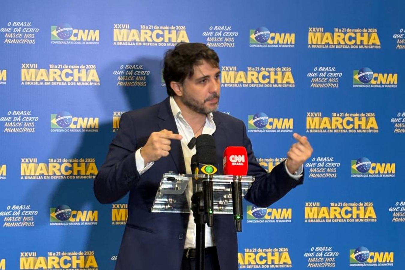 Renan Santos sobre green card de Eduardo Bolsonaro: "Vassalo de Trump"