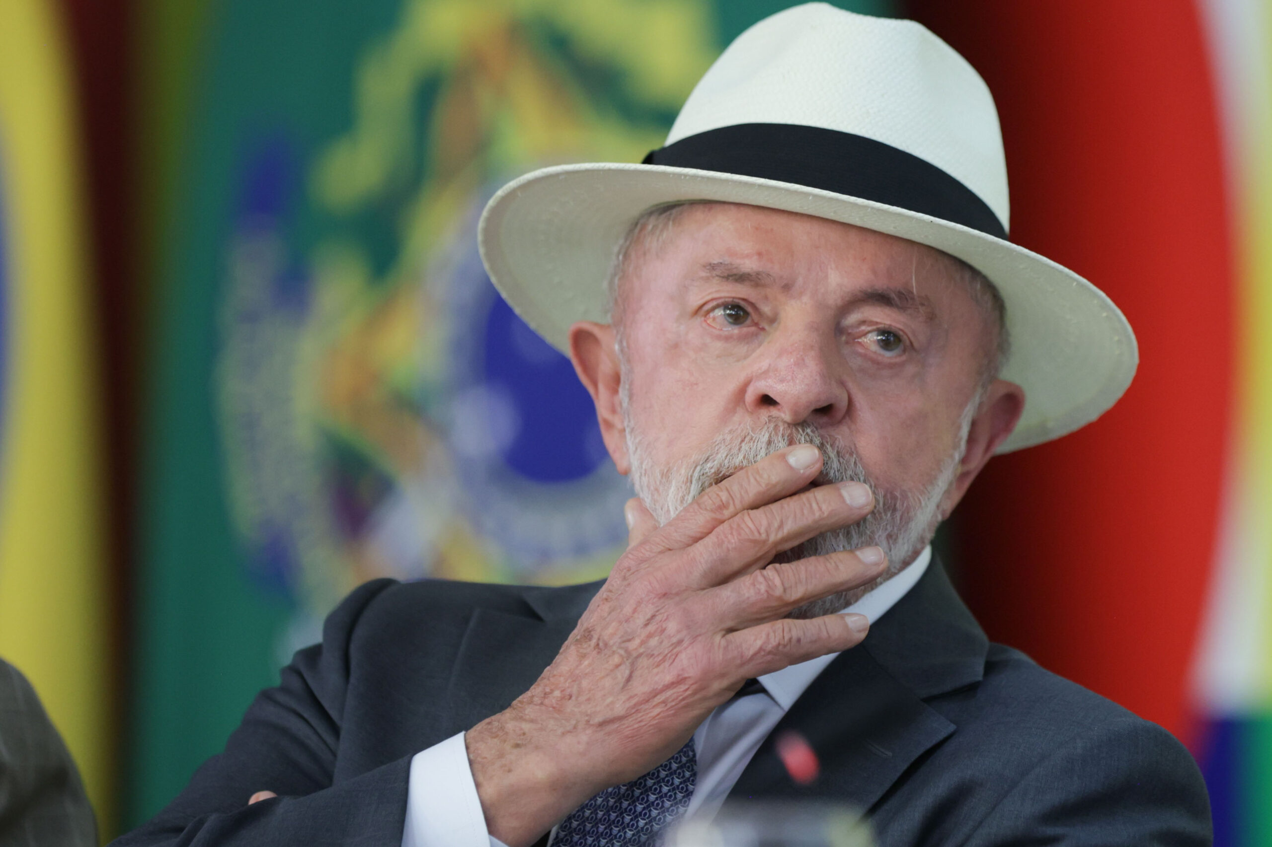 Fotos com Roberta Luchsinger desgastam Lula e campanha tenta conter danos