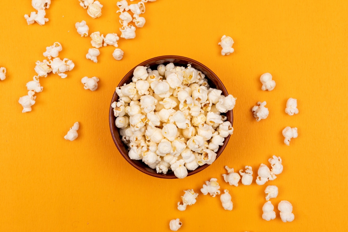 Pipoca não é low carb, mas pode ser "amiga" da dieta; nutri ensina como