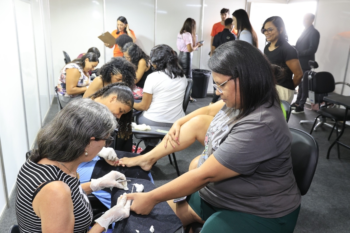 Curso profissionalizante para mulheres na Estrutural abre 210 vagas