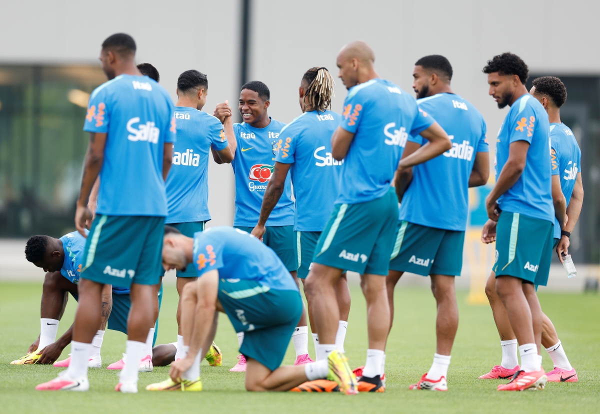 Brasil treina com Neymar e sem Raphinha para jogo contra Japão