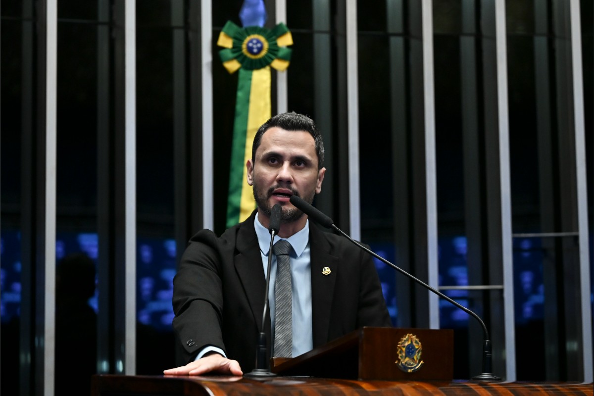 Senador Cleitinho Azevedo durante evento