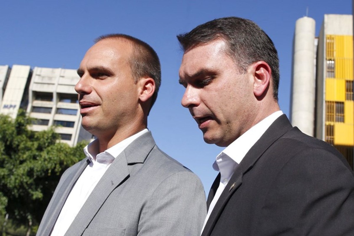 Após novo ataque a Michelle, Flávio Bolsonaro quer conversa com Eduardo - QTU Questões do Universo