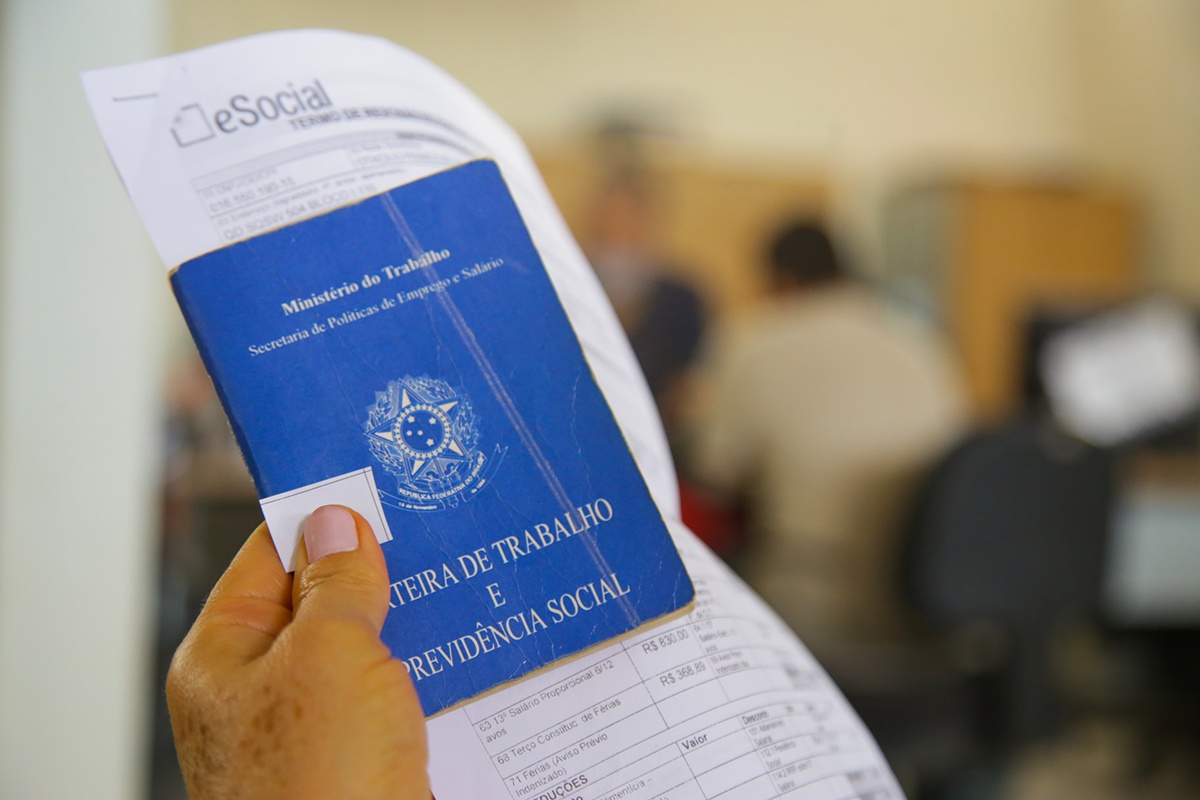 DF tem 617 vagas de emprego abertas com salários de até R$ 8 mil