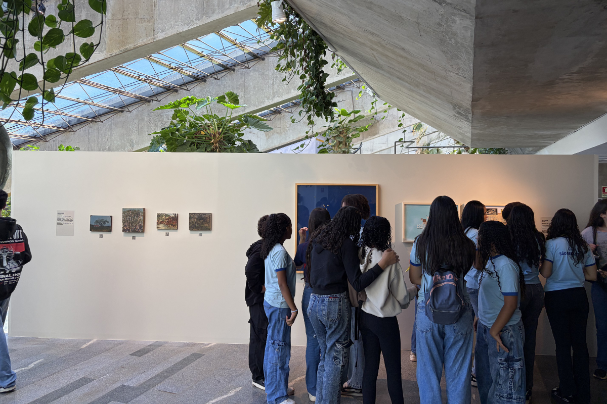 Alunos de São Sebastião conhecem a mostra Constelações Contemporâneas