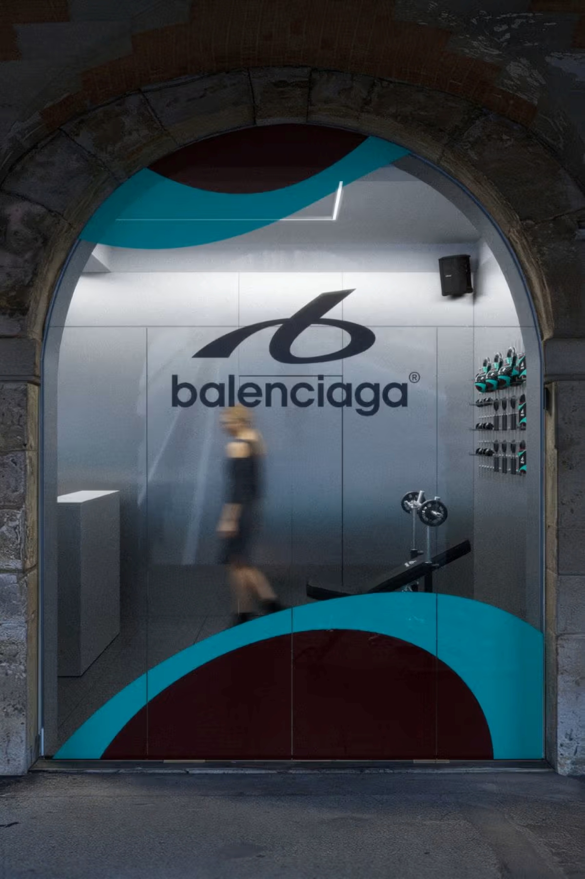 balenciaga lança coleção fitness - metrópoles