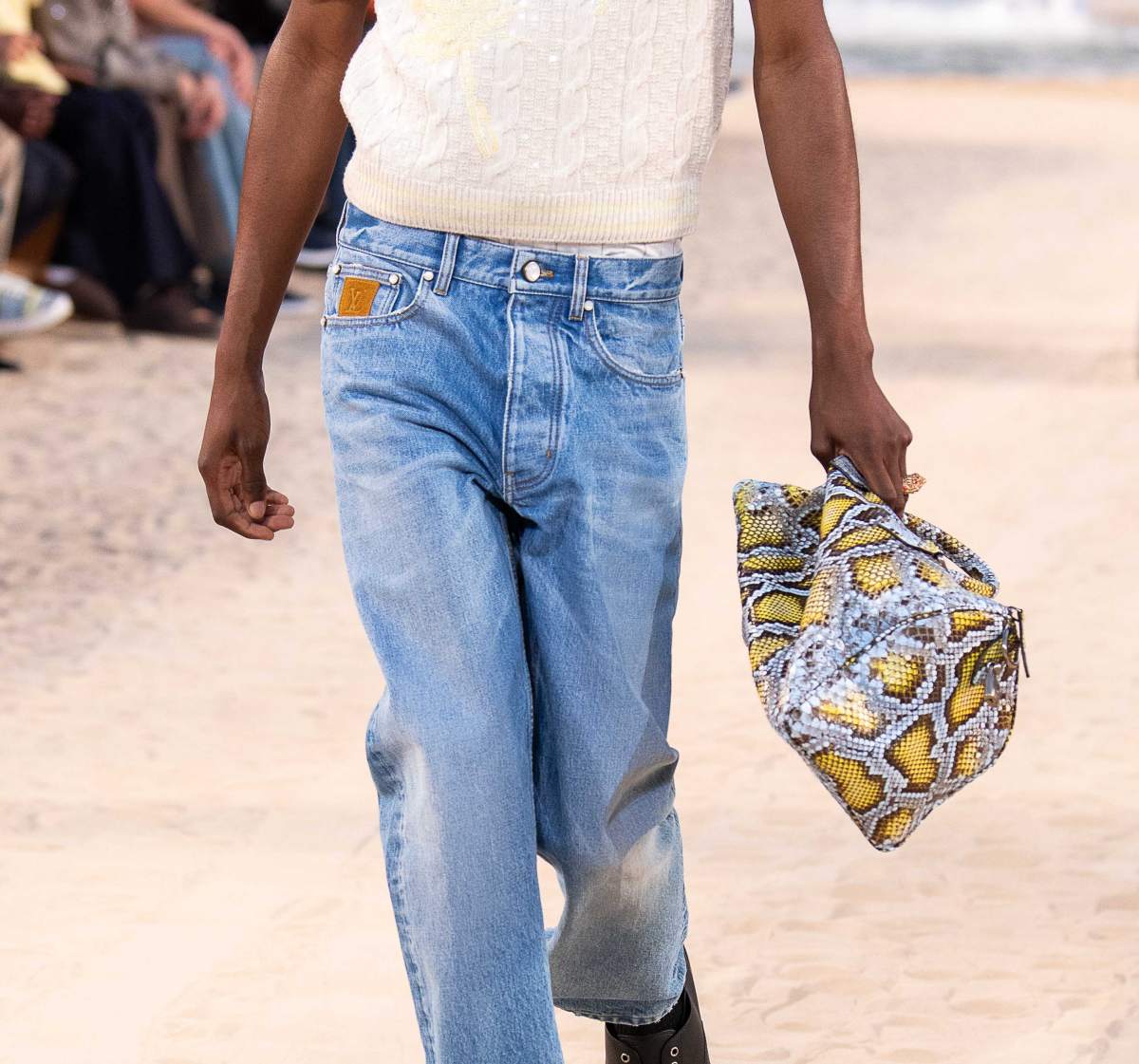 foto com cor. desfile louis vuitton semana de moda masculina de paris - metrópoles
