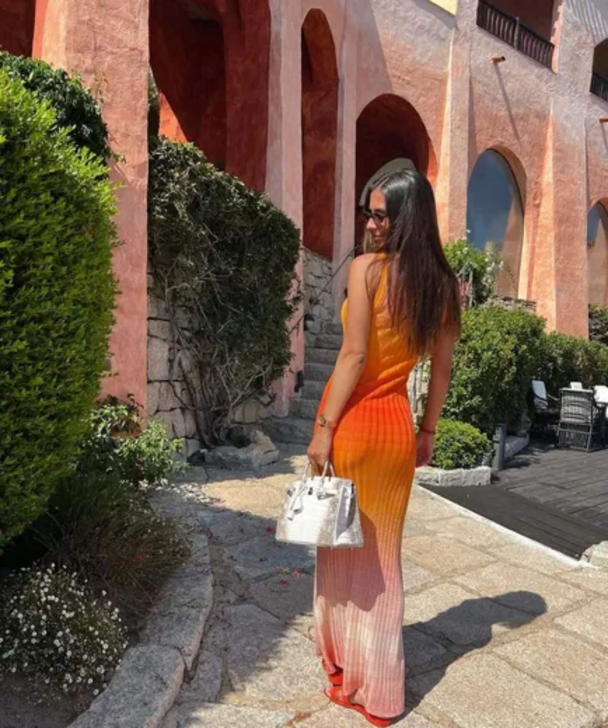 foto com cor. haaland presenteia namorada com bolsa rara da hermès - metrópoles