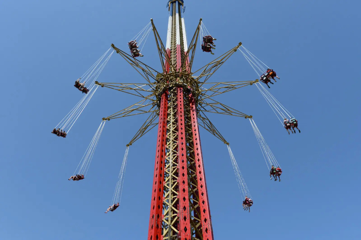 Brinquedo SkyScreamer ficou parado a cerca de 80 metros de altura