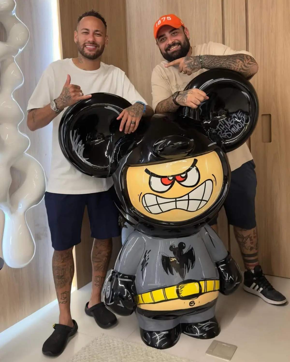 foto com cor. Neymar e Thiago Rosinhole - metrópoles