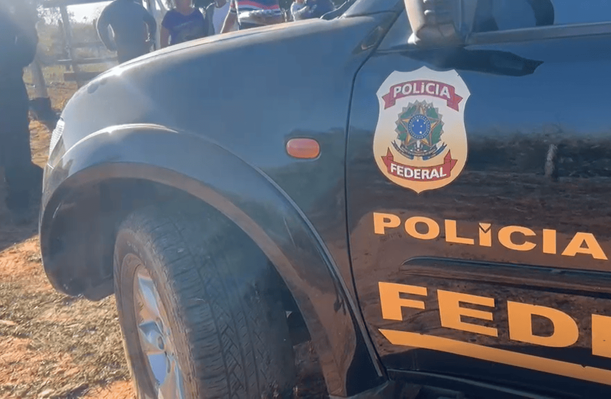 viatura da Polícia federal em Francisco Sá