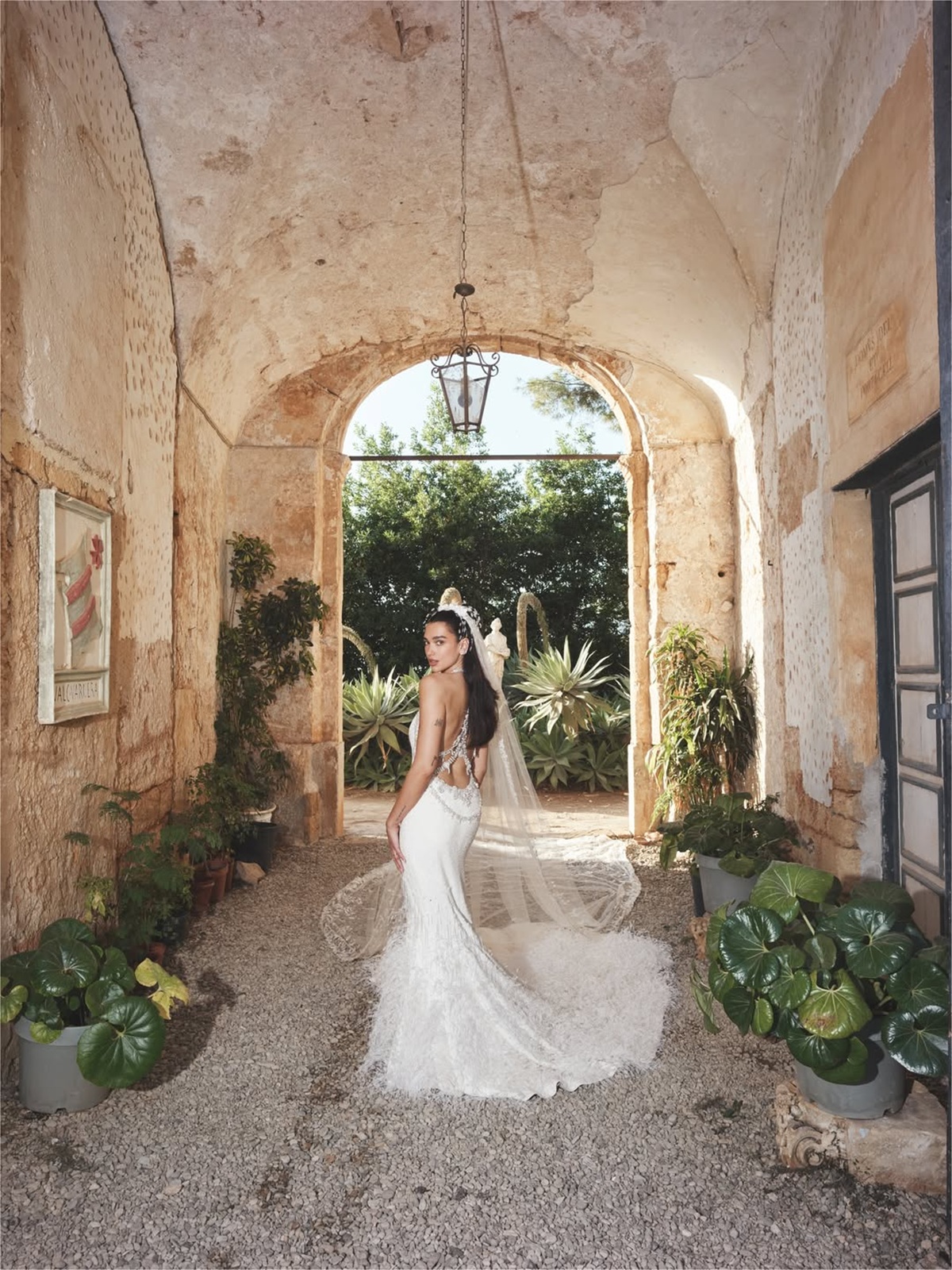casamento dua lipa vestido chanel - metrópoles