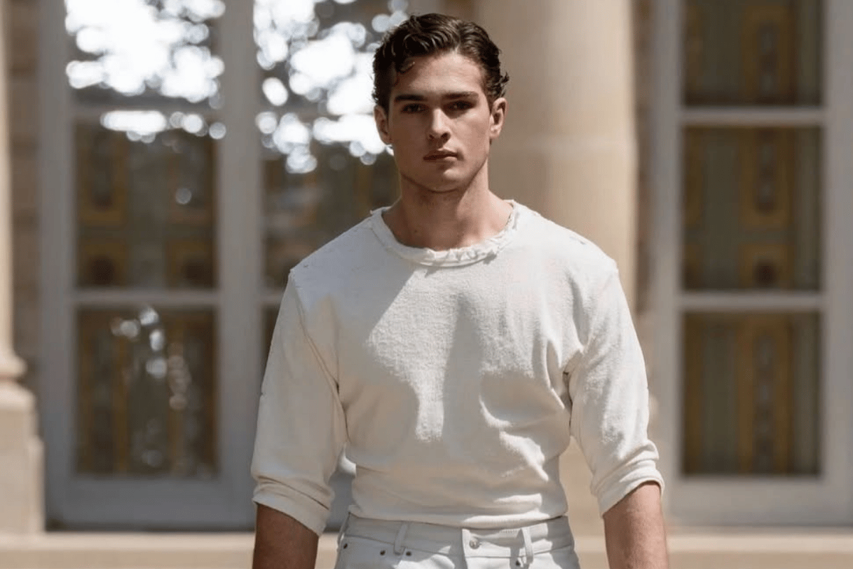 Influenciador Clavicular gera polêmica em desfile em Paris