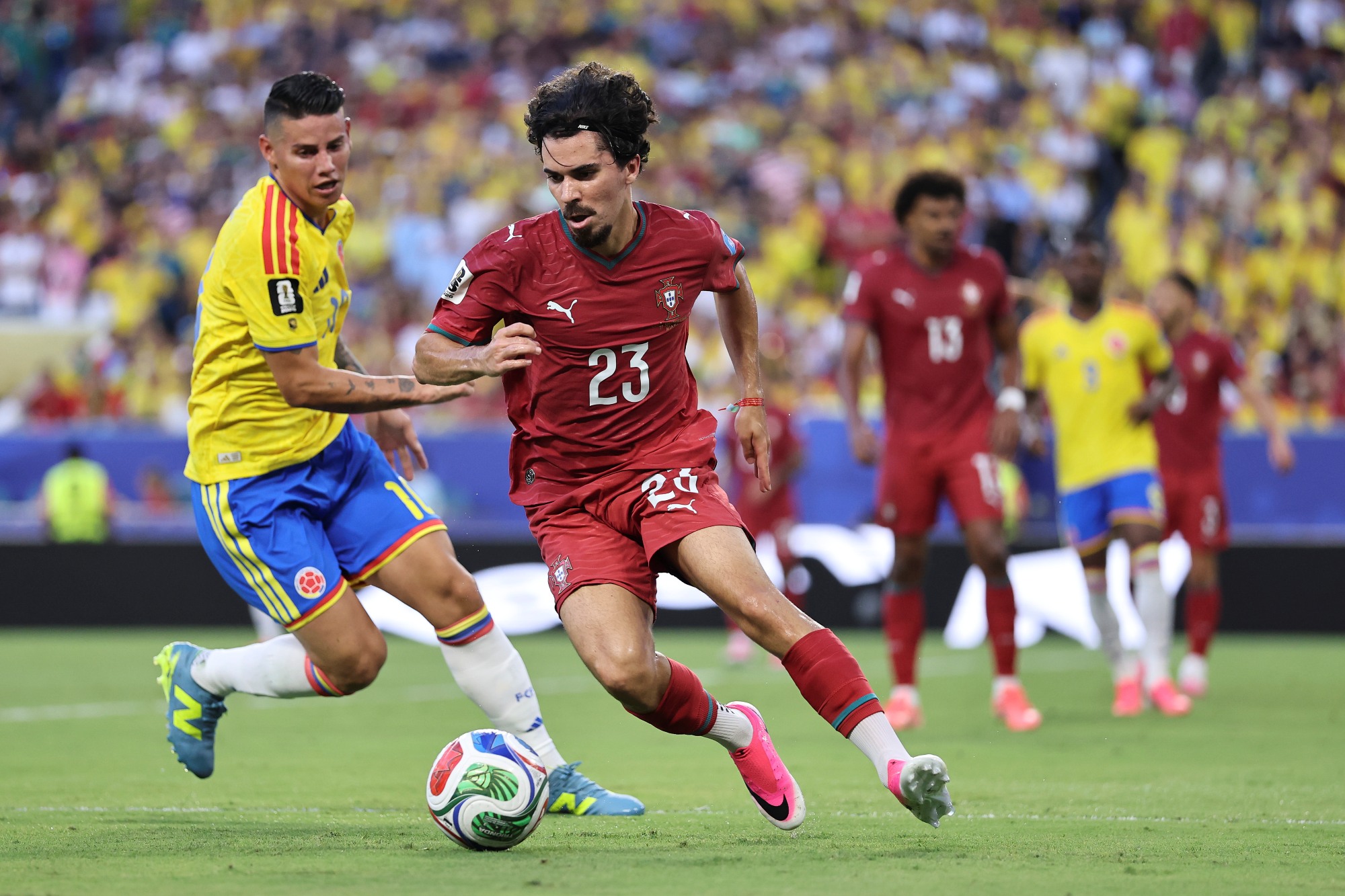 Com expectativa de gols, Colômbia e Portugal é retomado. Siga ao vivo